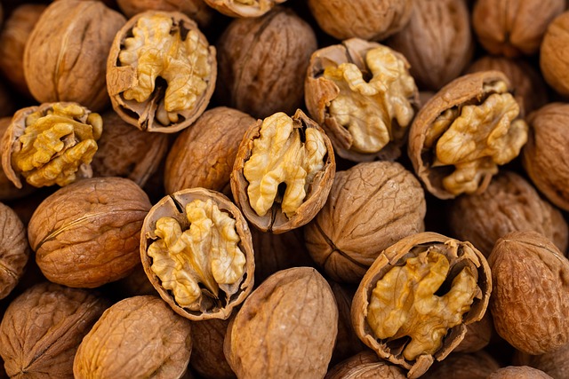 walnuts and almonds for better memory